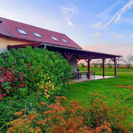 Horpacsi Europa Piheno Koezpont Otel Dış mekan fotoğraf